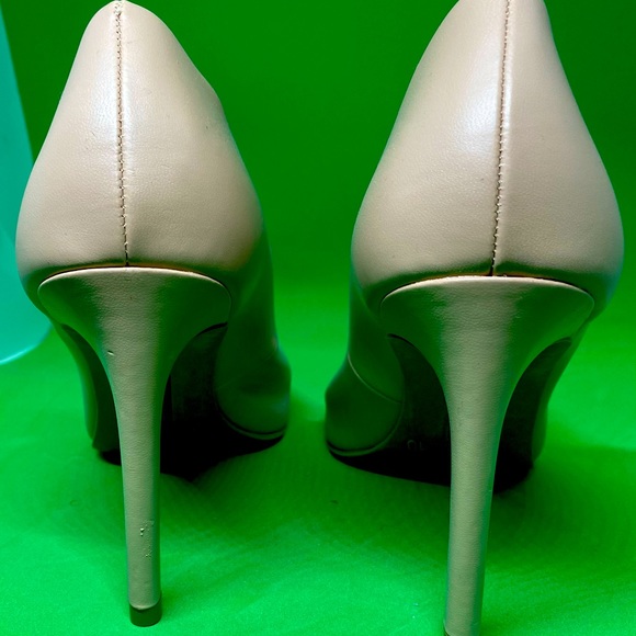 Christian Siriano Cream Heels - Picture 3 of 4